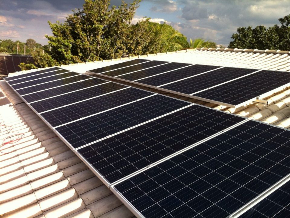 instalação-painel-solar-residencial-modulo-energia