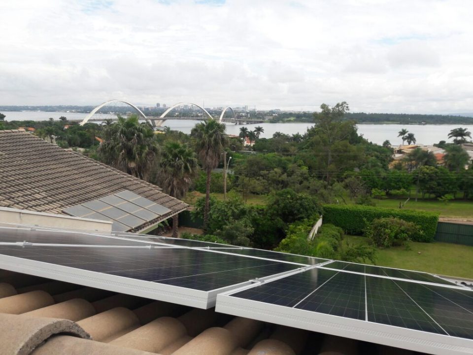 paineis-solares-residenciais-em-brasilia-vista-modulo-energia